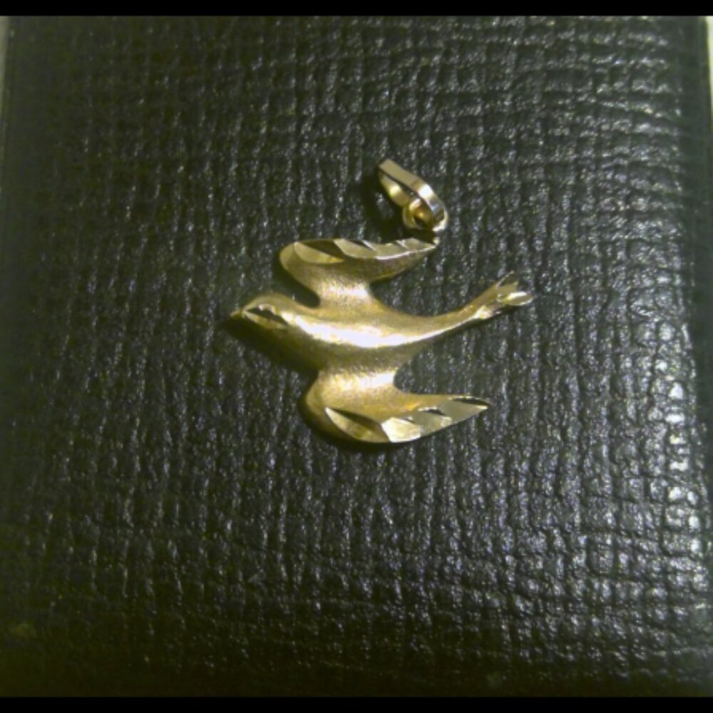 Real Yellow Solid Gold Soaring Bird Charm Pendant 1.5 grams